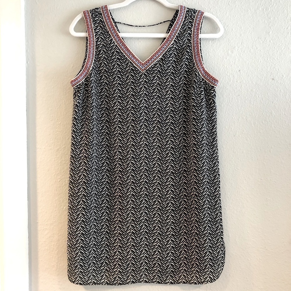 The Limited Black and White Sleeveless Tunic Blouse